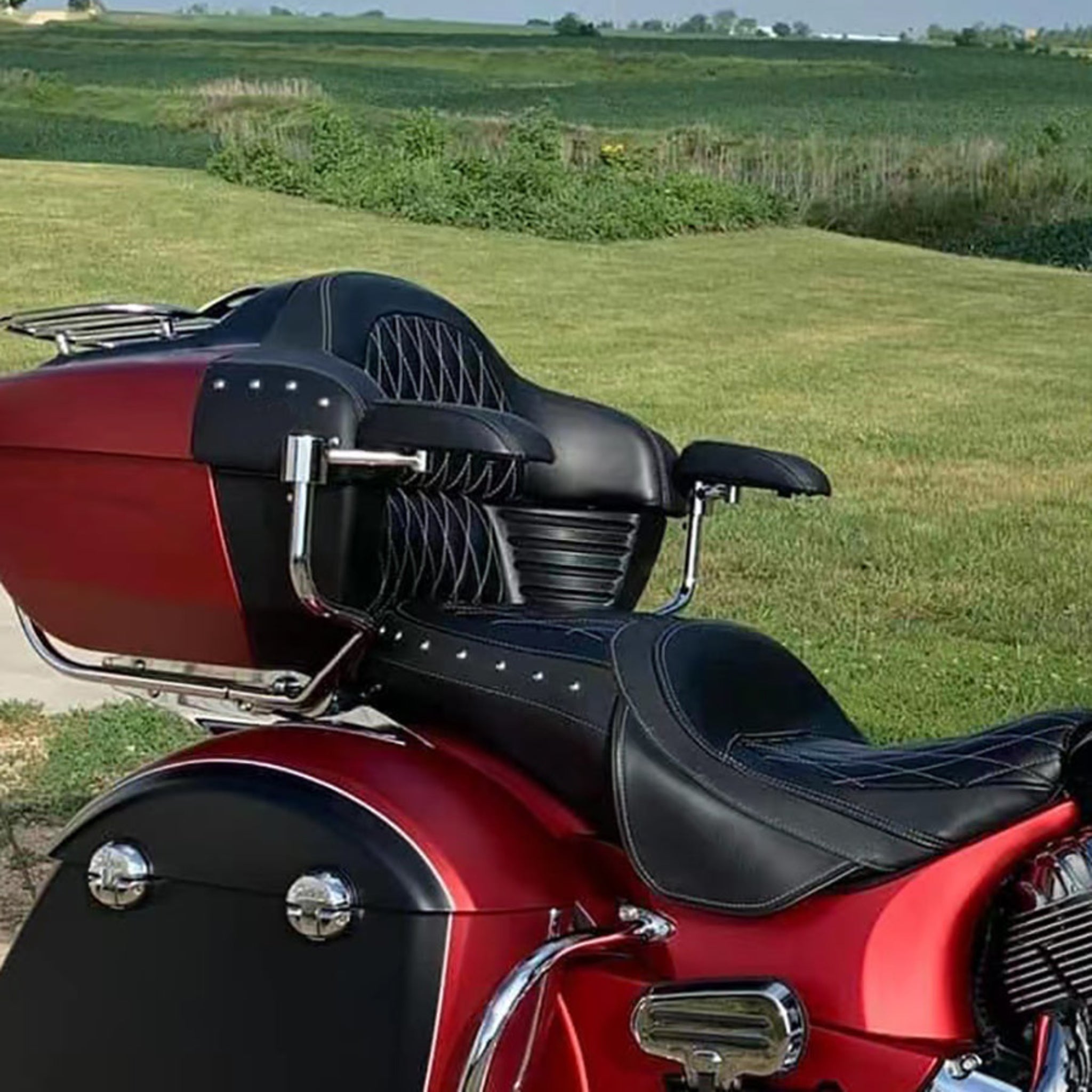 Panical For INDIAN Roadmaster INDAN pursuit passenger armrest is blackPanical Pursuit passenger armrest for2014-2024 Indian Highway Mater passenger Handrail BLACK and Brown