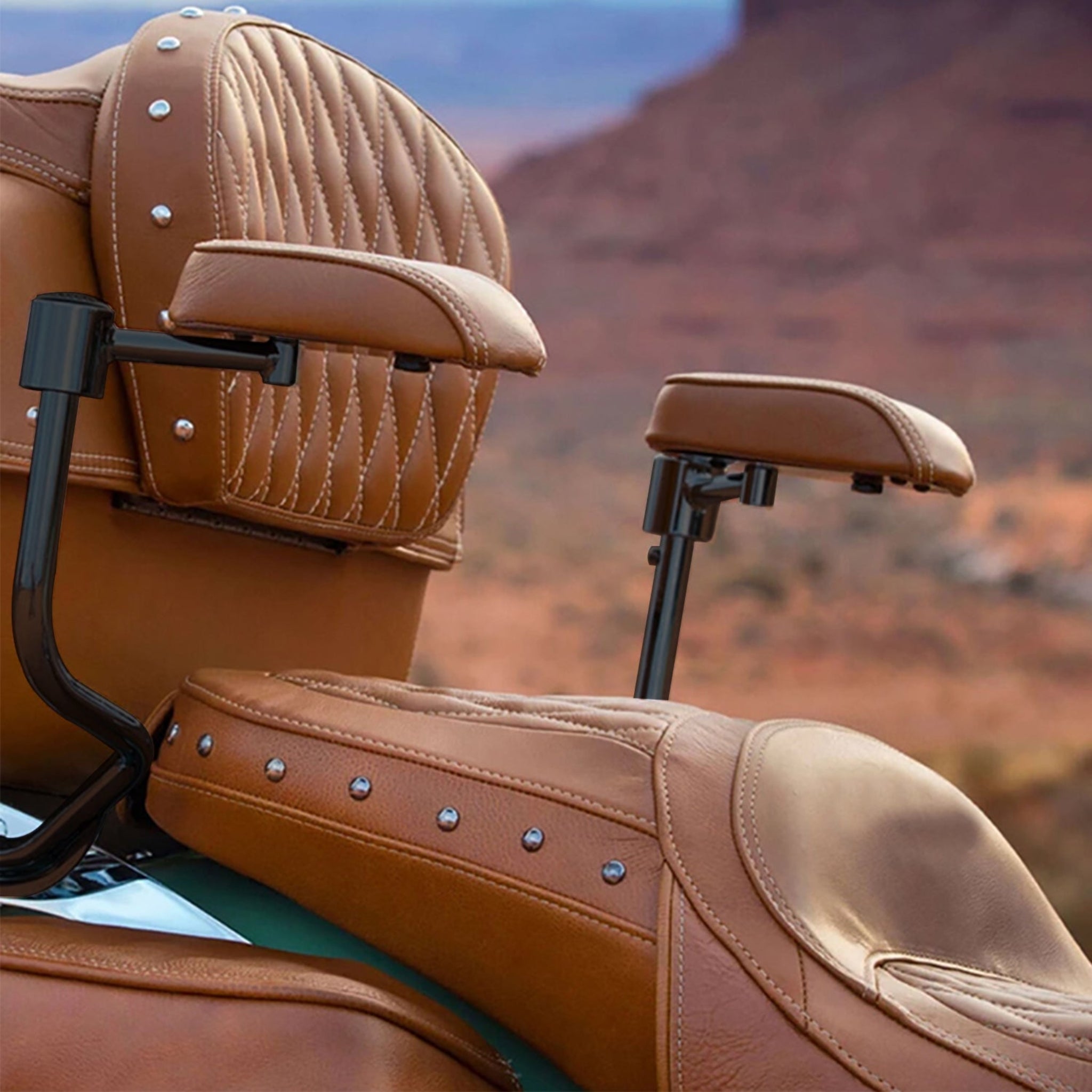 Panical For INDIAN Roadmaster INDAN pursuit passenger armrest is blackPanical  Pursuit passenger armrest  for2014-2024 Indian Highway Mater passenger Handrail BLACK and Brown